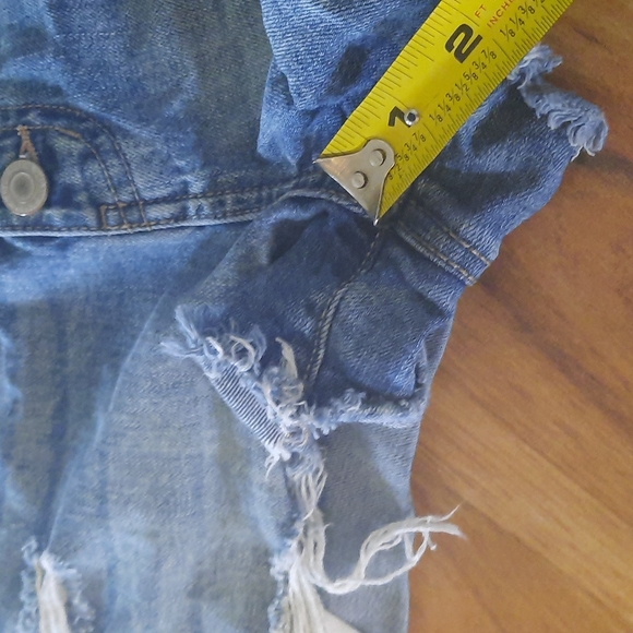 So high-rise relaxed Mom distressed cutoff jean shorts - Picture 4 of 8